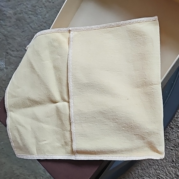 Louis Vittton box and dust bag from a man's wallet - Picture 3 of 7